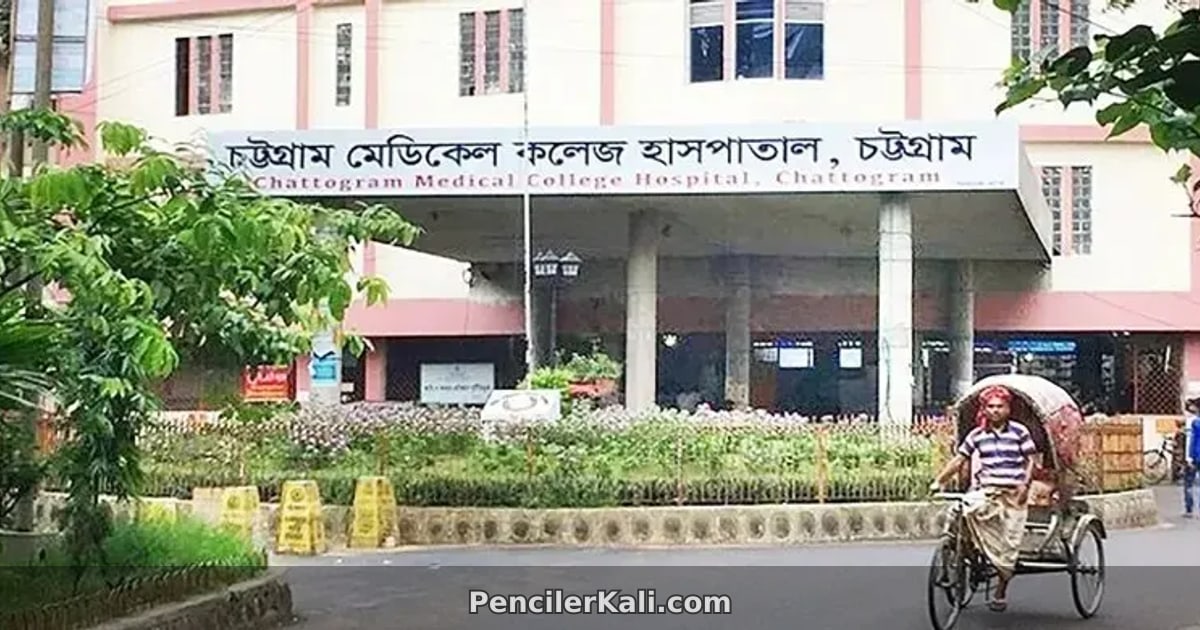 চট্টগ্রামে ফুটবল মাঠে মর্মান্তিক দুর্ঘটনা: গোলপোস্ট ভেঙে তরুণের মৃত্যু