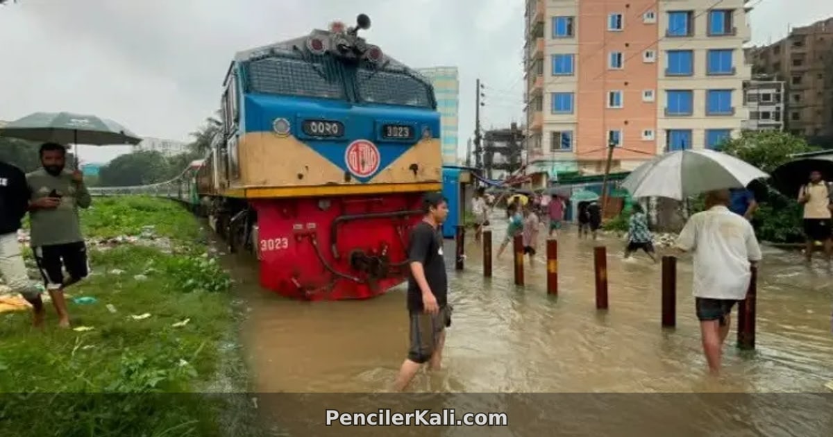 ভারী বর্ষণে চট্টগ্রাম-কক্সবাজার রেলপথে ট্রেন চলাচল বন্ধ