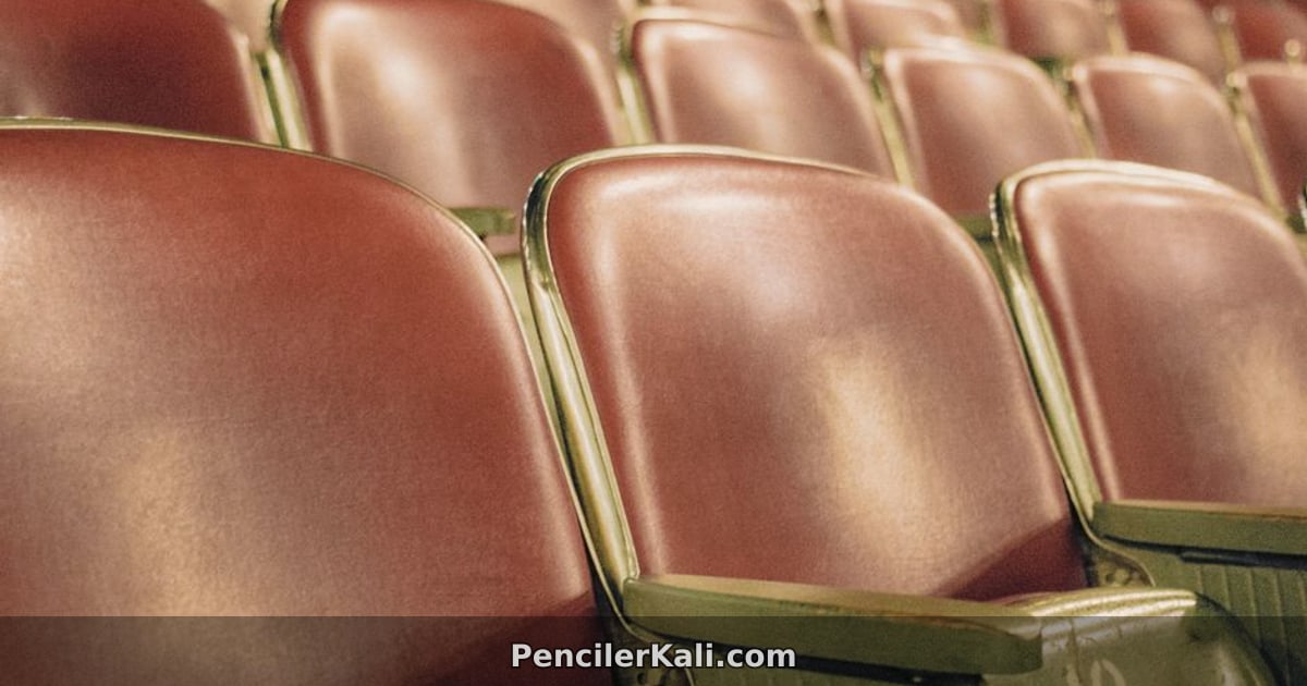মুখোশ-এর আড়ালে 'গভর্নর': মনোজ বাজপেয়ীর অভিনয়ও বাঁচাতে পারল না এই ছবিকে