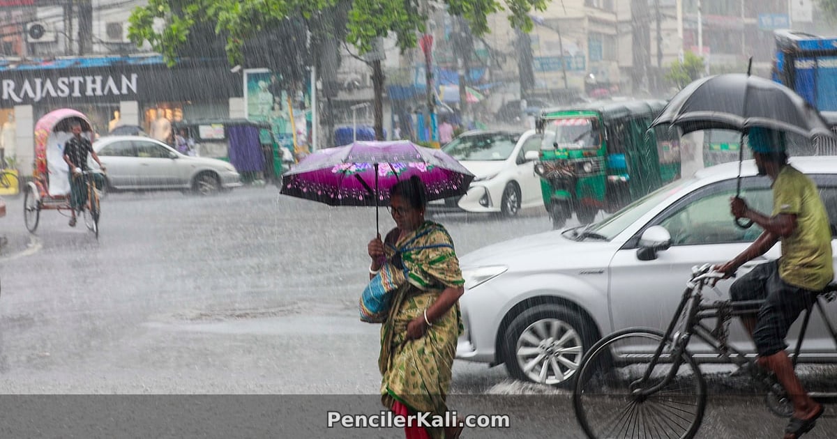 ভ্যাপসা গরমের পর রাজধানীতে স্বস্তির বৃষ্টি