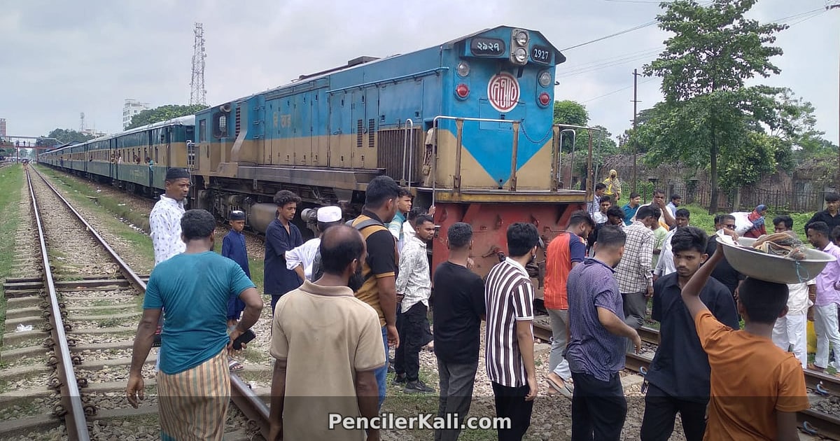 মেঘনা এক্সপ্রেসে আগুন, সাড়ে তিন ঘণ্টা দুর্ভোগে যাত্রীরা