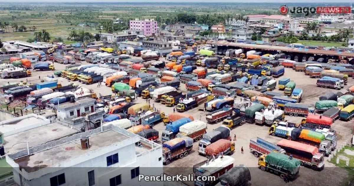 পণ্য খালাসে জটিলতায় মুখ থুবড়ে পড়ছে ভোমরা বন্দরের বাণিজ্য