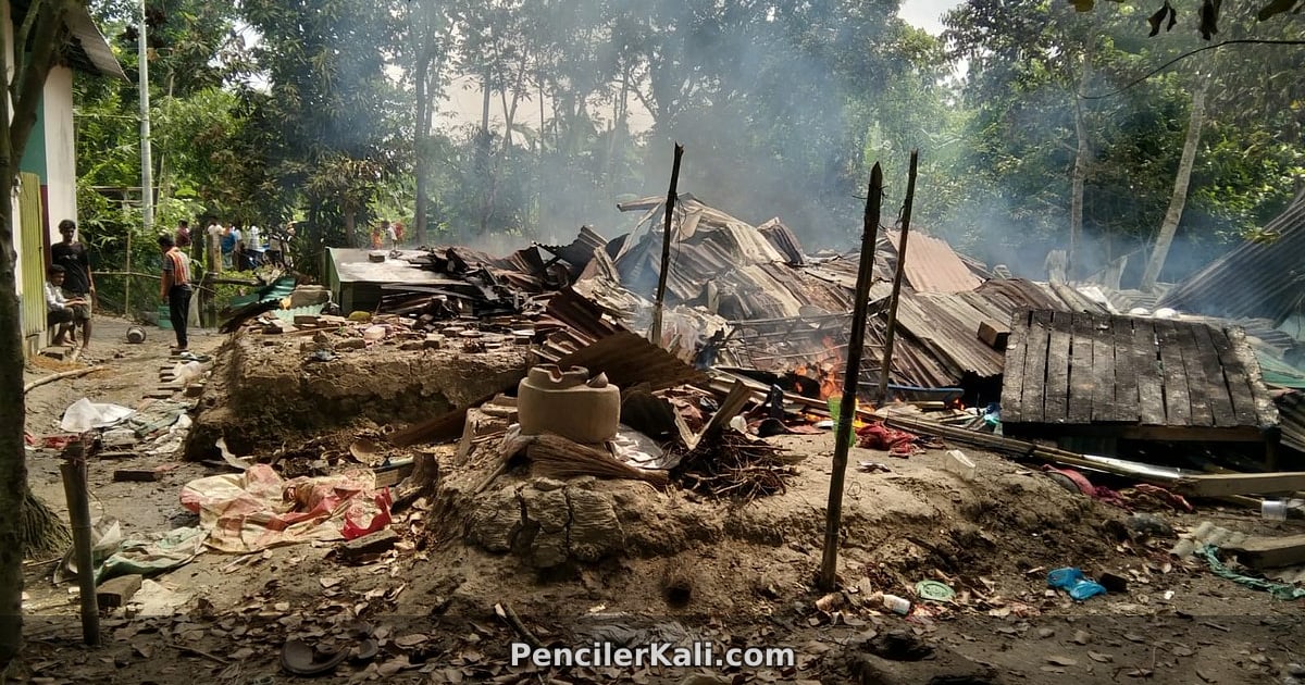 অটোরিকশাচালক হত্যা মামলার প্রধান আসামি গ্রেপ্তার, পরে বাড়িতে অগ্নিসংযোগ ও ভাঙচুর
