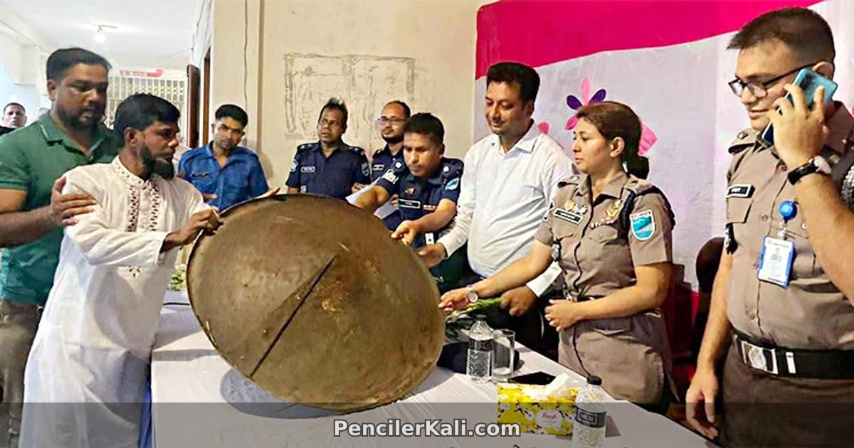 অস্ত্র জমা দিয়ে শান্তি পেলেন সালথাবাসী, ফুল দিয়ে বরণ পুলিশের